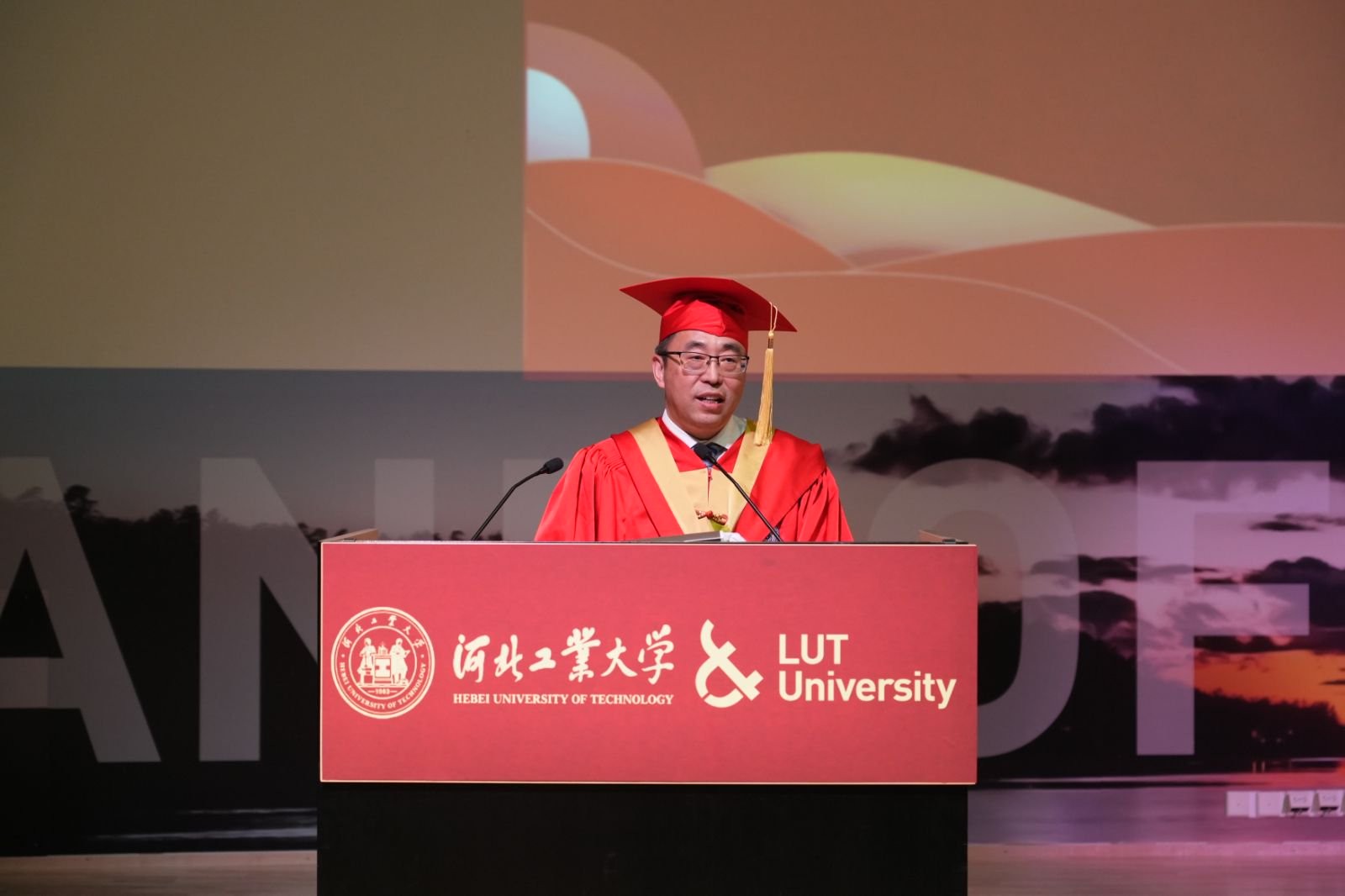 王校長(zhǎng)講話.jpg